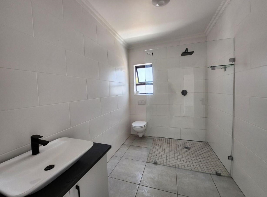 5 Bedroom Property for Sale in Wavecrest Eastern Cape